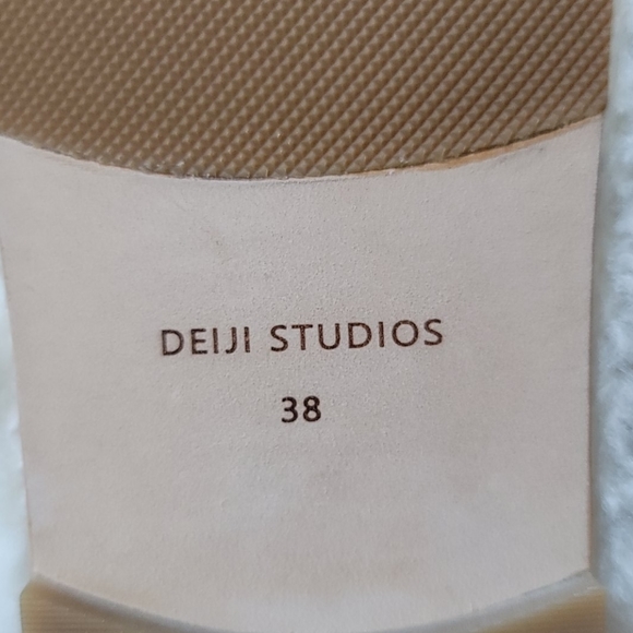 Square-toe Shearling Slipers - Picture 4 of 4